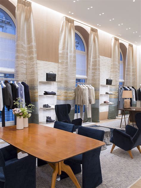 dior montaigne interior